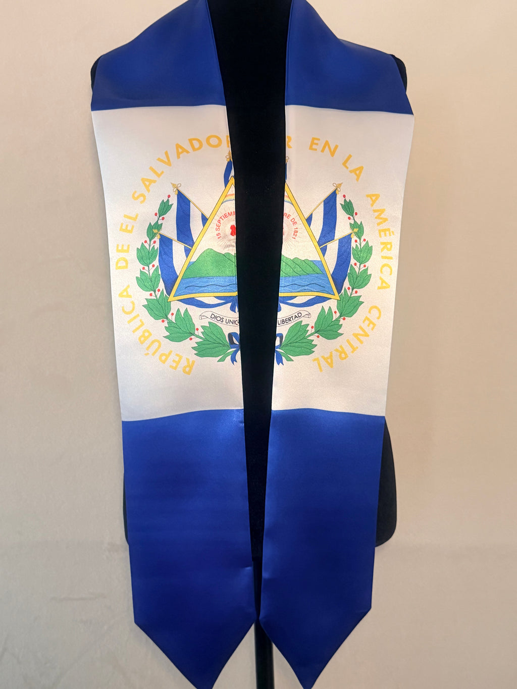 El Salvador pride graduation stole